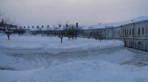 Daugavgrīvas cietuma teritorijā. 2011.gada 6.janvārīis. D.Baltiņas foto