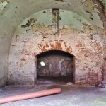 8. bastiona labā flanga kazemāti un ventilācijas šahta. Foto M. Grunskis, 2012.07.15.