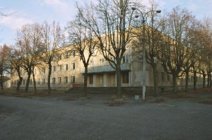 Mācību korpusa dienvidu fasāde (agrākā Popova iela 289). Foto SIA AIG, 2003
