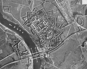 Daugavpils un tās apkārtne 1944.gada 12.septembrī [aerofoto fragments]. http://www.wwii-photos-maps.com/targetrussia/citynamesbeginningd/citynames-dabr-dzis/slides/Dunaburg%20%20010.html