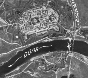 Daugavpils un tās apkārtne 1944.gada 1.augustā [aerofoto fragments]. http://www.wwii-photos-maps.com/targetrussia/citynamesbeginningd/citynames-dabr-dzis/slides/Dunaburg%20VI%20%20003.html