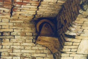 6. bastiona poternas ieeja no bastiona puses, ieksskats. Foto M. Grunskis, 2000