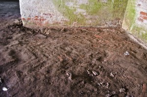 8. bastiona labā flanga kazemāti. Grīgas ķieģeļu segums. Foto M. Grunskis, 2012.07.15.