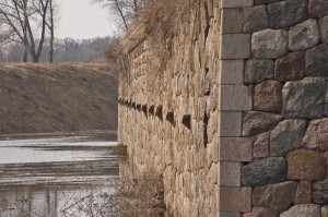 8. bastiona kreisās fases un kreisā flanga stūris. Foto M. Grunskis, 2010.04.11.
